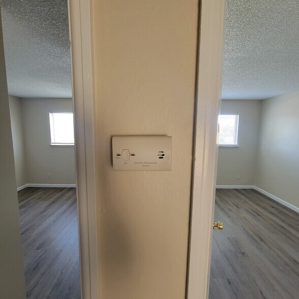 Building Photo - 1311 E San Bruno Ave