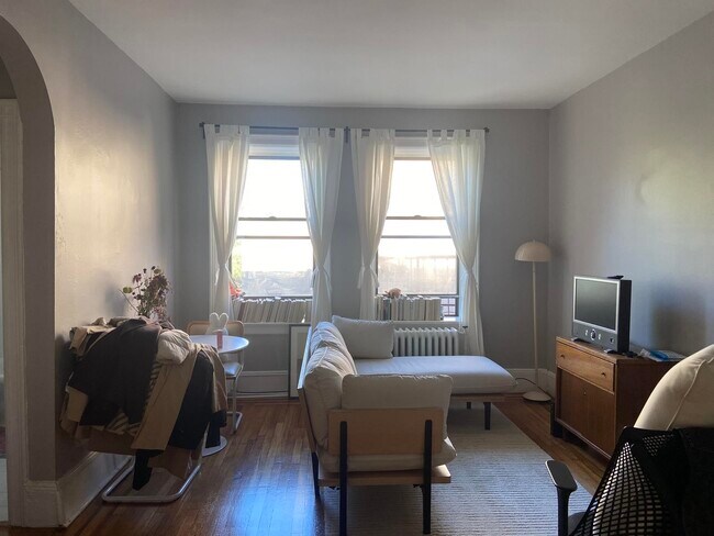 Building Photo - 821 Bergen Ave