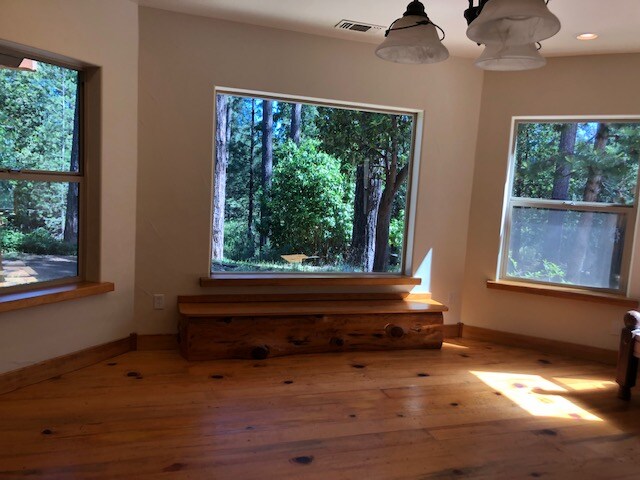 Building Photo - 31777 Lincoln Rd