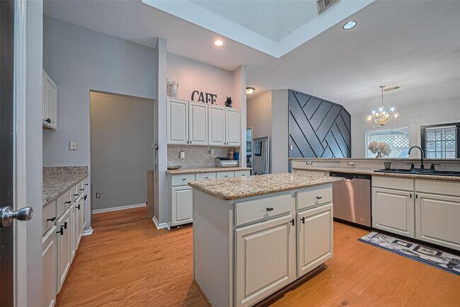 Building Photo - 4502 Twin Elm Dr