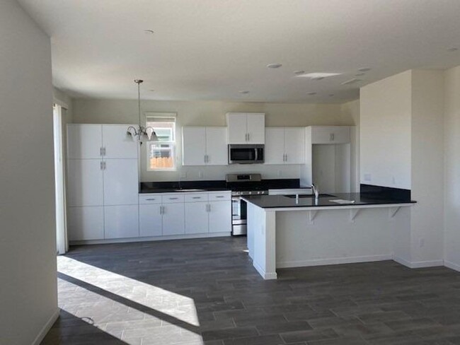 Building Photo - Gorgeous 3-Bedroom, 2.5-Bath Two-Story Hom...