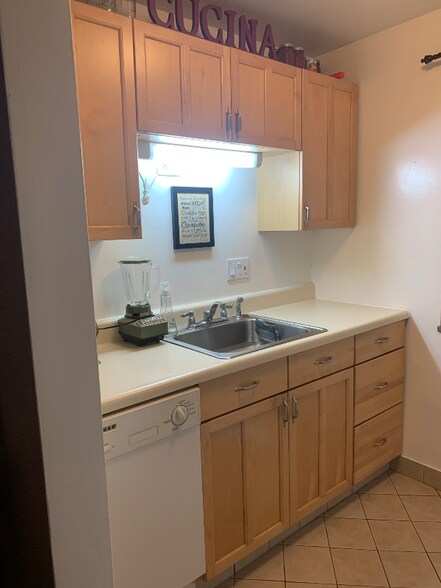 Building Photo - 5237 Fifth Ave