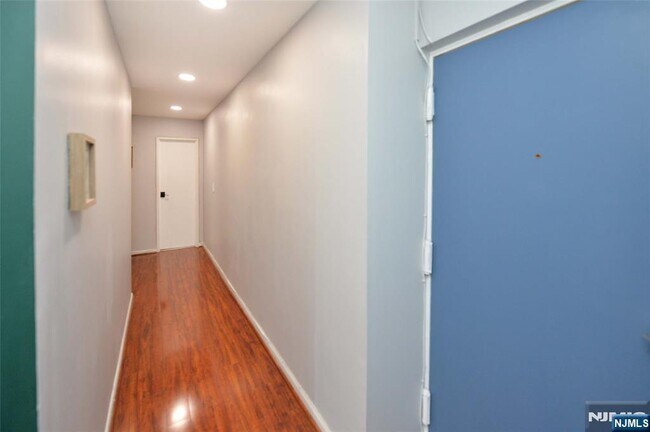 Building Photo - 199 Bergen Turnpike