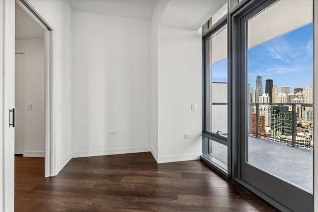 Building Photo - 350 N Canal St