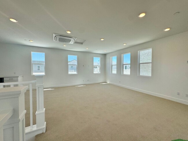 Building Photo - 27128 Skyland Wy