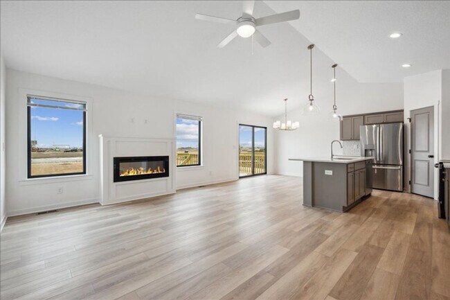 Building Photo - FINISHED BASEMENT!! 4 Bed, 3 Bath Townhome in Ankeny