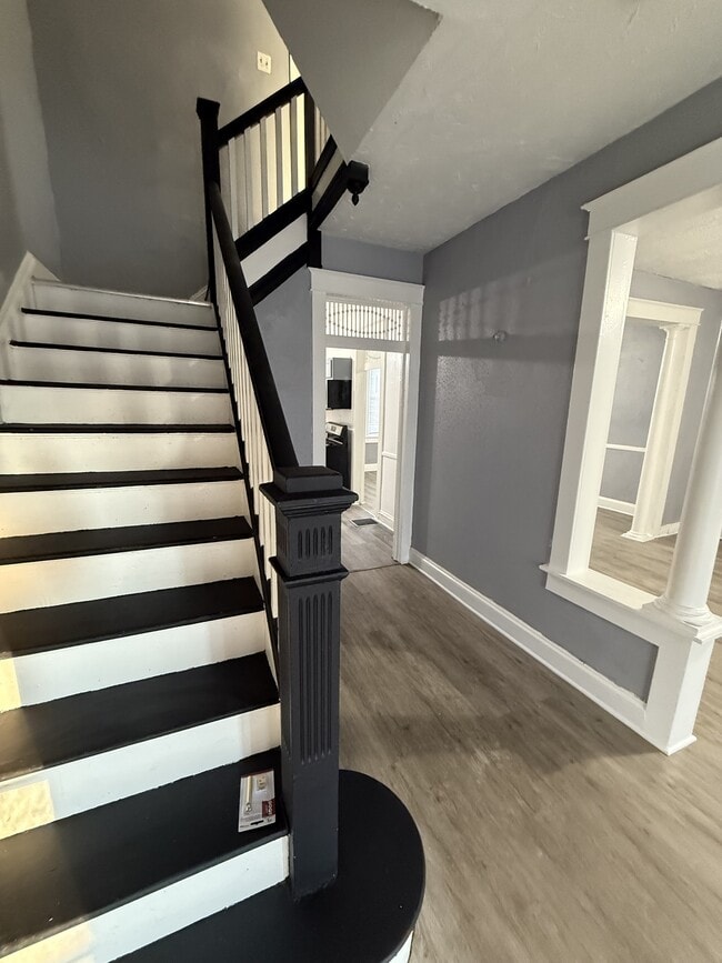 Building Photo - 501 Lyndhurst St