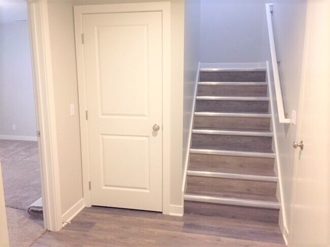 Building Photo - Spacious 2 Bed/2 Bath Condo in Prime Location