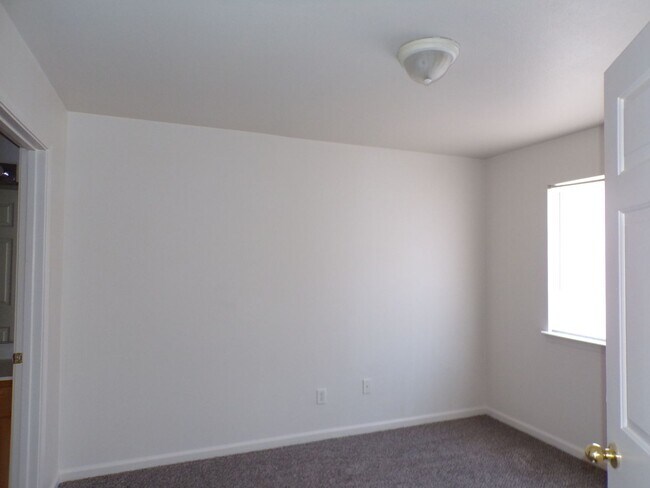 Building Photo - 285 Dalton St