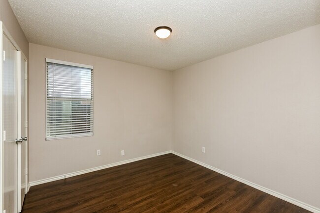 Building Photo - 3957 German Pointer Way