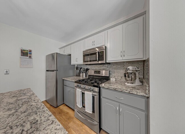 Building Photo - 4501 Parkwood Square