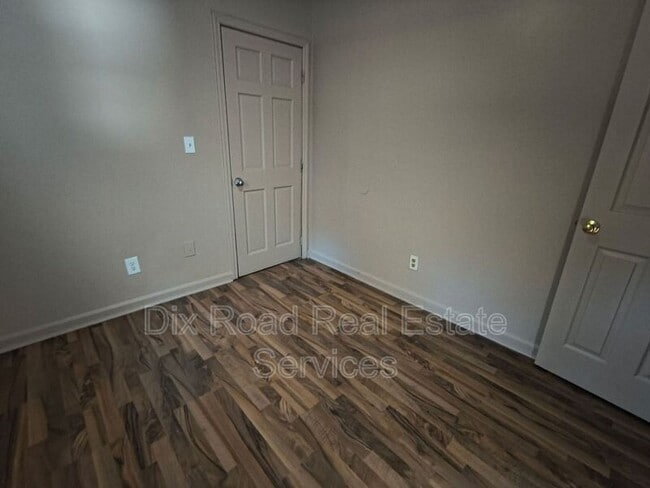 Building Photo - 2308 Waneta Ave