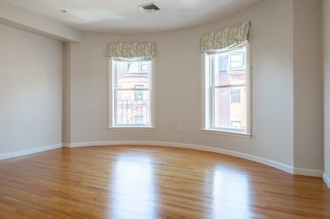 Building Photo - 15 Marlborough St