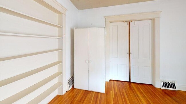 Building Photo - 717 Dewey-717DEW