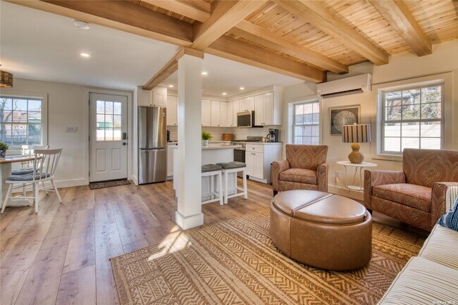 Building Photo - 555 Bridge St