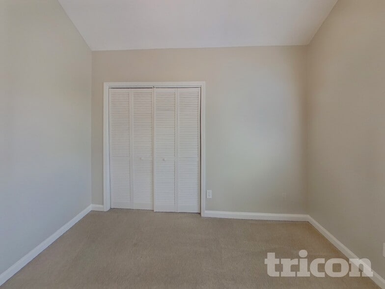 Building Photo - 169 Floresta Dr