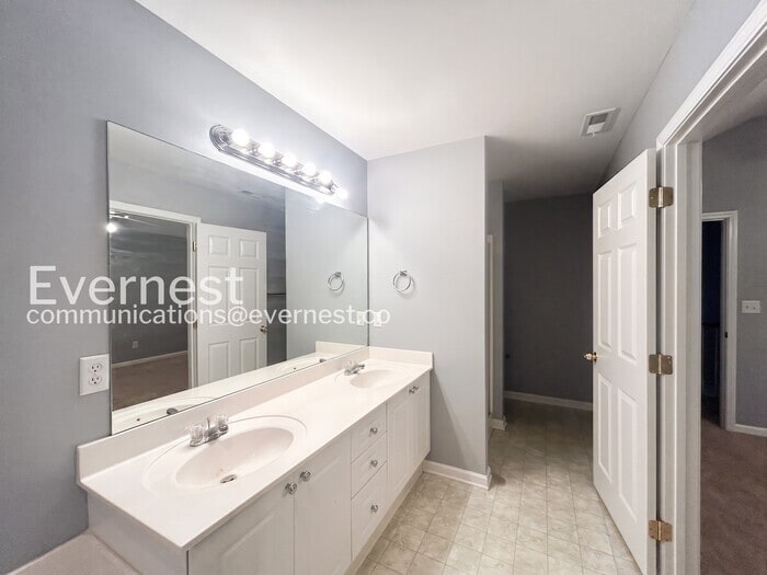 Building Photo - 632 Parkside Cir