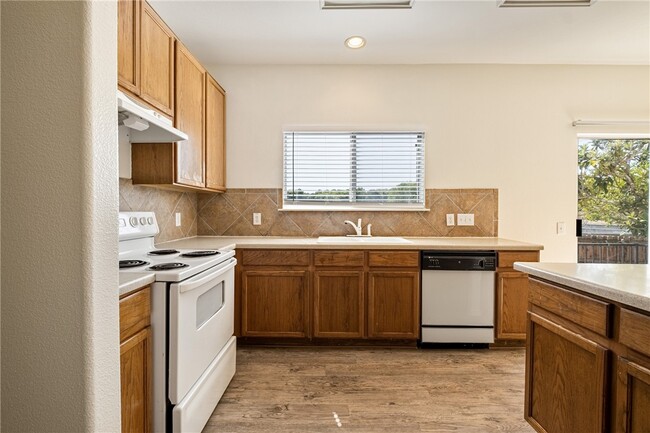 Building Photo - 8109 Verbank Villa