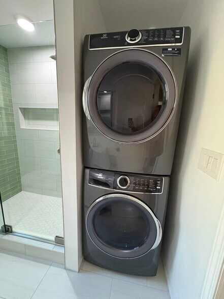 high capacity washer and dryer less than 3 yrs old - 7872 Michigan Ave