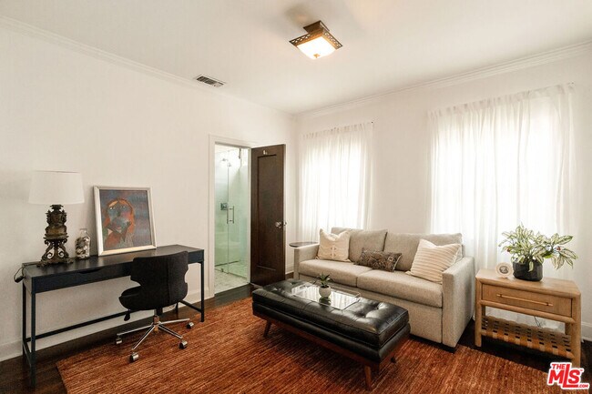 Building Photo - 144 S Orange Dr