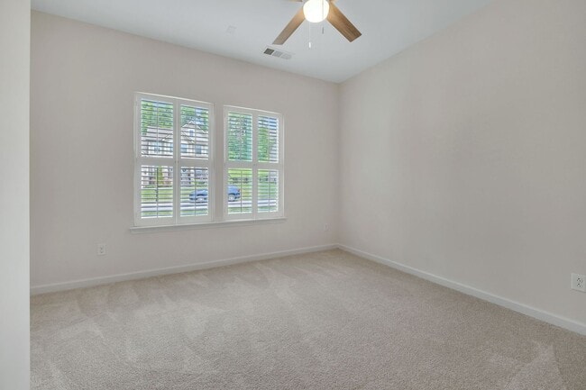 Building Photo - Rental Home available in the Falls Grove Community!