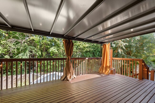 Building Photo - Stunning 4BR/2.5BA Home in Lake Forest Park ?