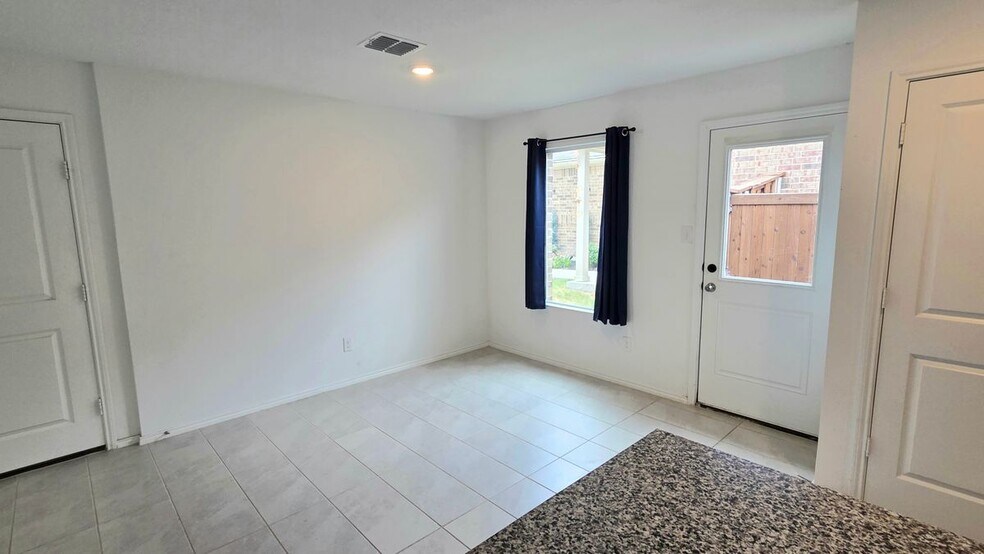 Building Photo - 1580 Forge Pond Ln