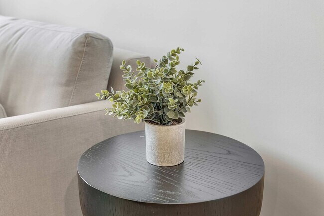 Building Photo - 11 NE 6th St