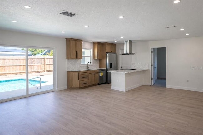 Building Photo - 4018 29th Ave W