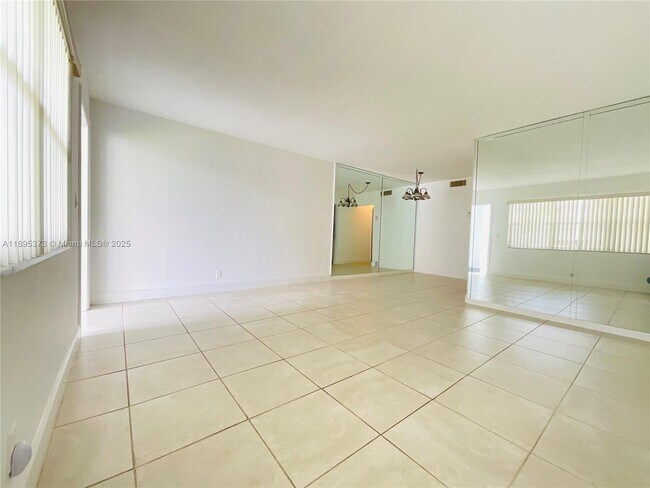 Building Photo - 419 Golden Isles Dr