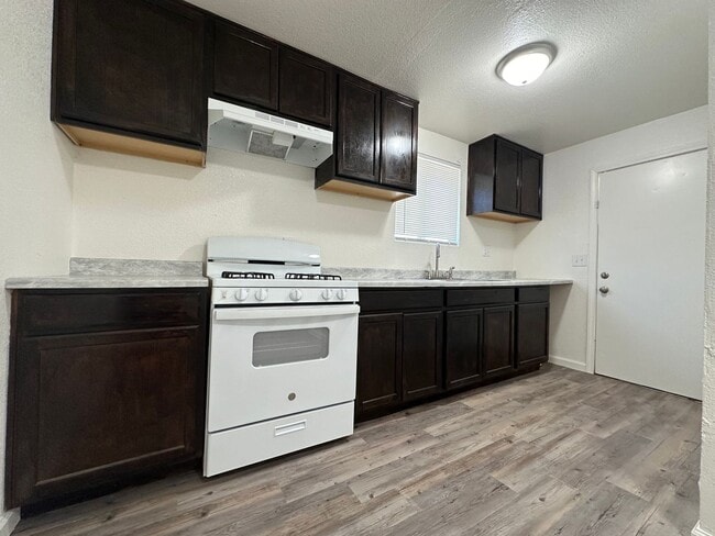 Primary Photo - 616 5th St