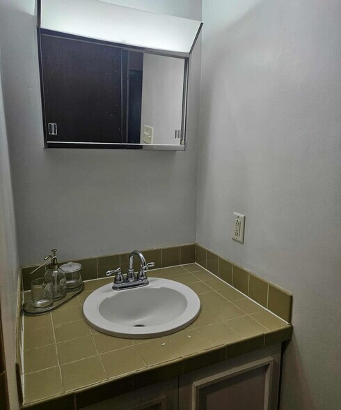 Building Photo - 170 Archway Dr