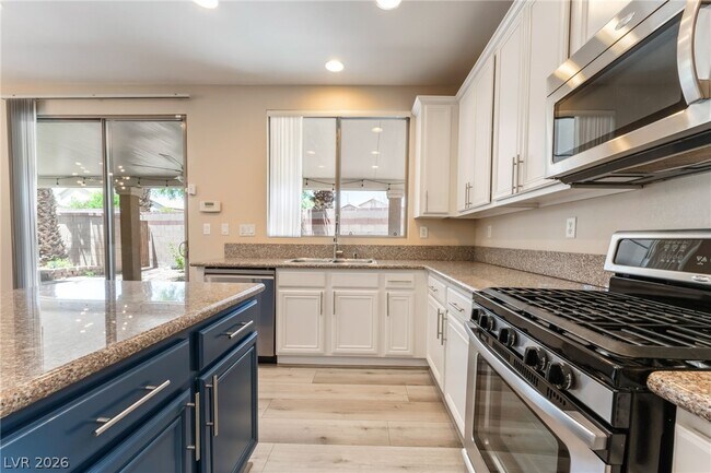 Building Photo - 9440 Highview Rock Ct