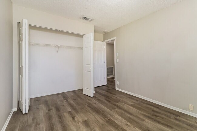 Building Photo - 7964 Putnam Cir