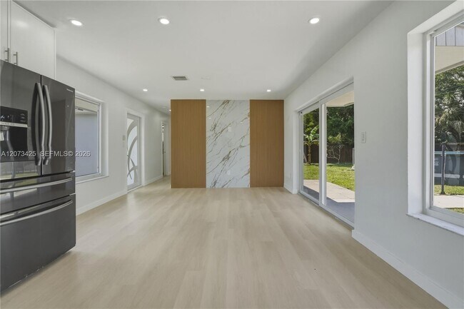 Building Photo - 20440 NW 20th Ct