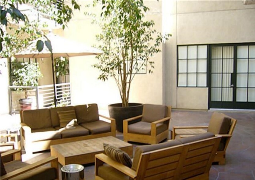 Building Photo - 420 S San Pedro St
