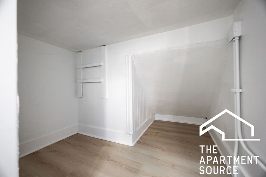 Building Photo - 2301 N Leavitt St