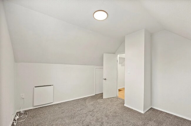 Building Photo - Beautiful Craftsman Home with Ample Parking & Outdoor Space
