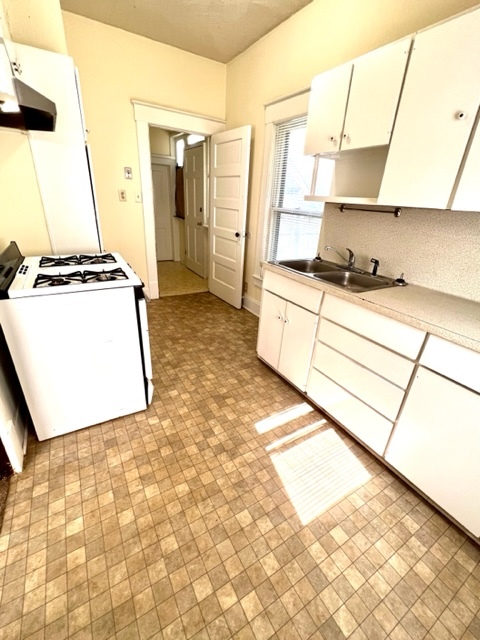 Kitchen - 1020 N Main Ave