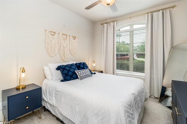 Building Photo - 323 Fanpalm Ct