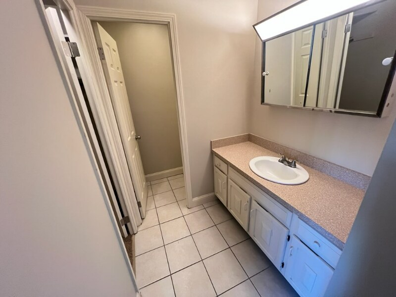 Building Photo - 4401 S 27th St