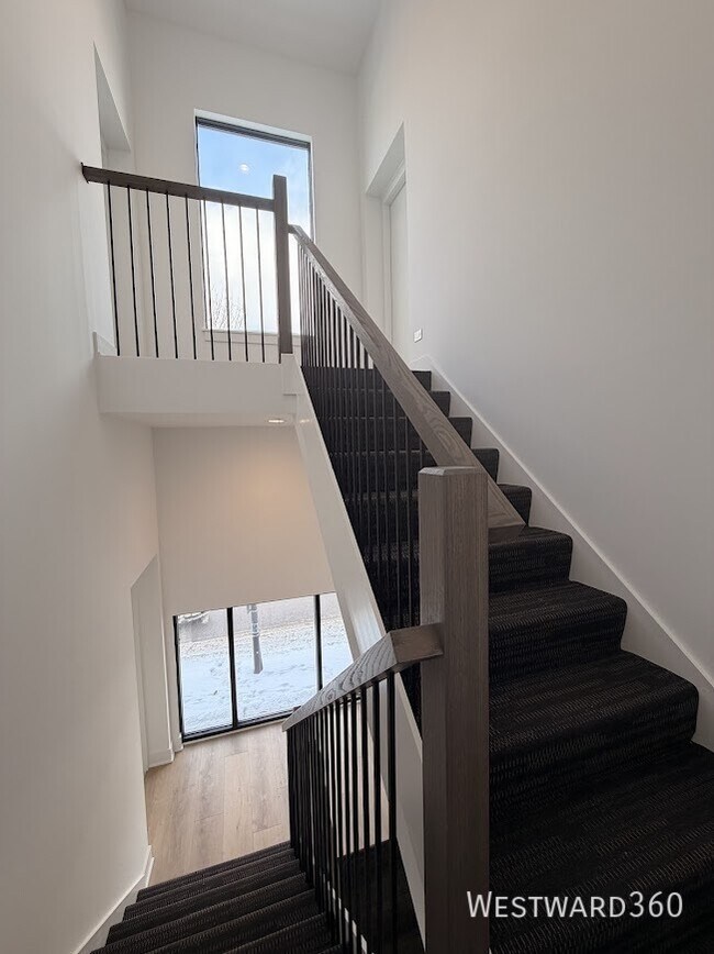 Building Photo - 1607 W 13th St