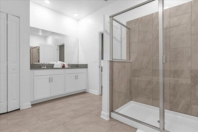 Building Photo - 9052 Sommerset Hills Dr