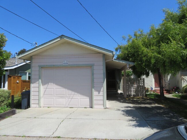 Primary Photo - 2 bed 1 bath house in the Capitola jewel box
