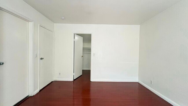 Building Photo - Cozy Home