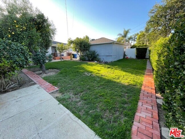 Building Photo - 5346 Rhea Ave