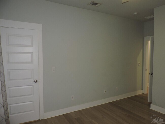 Building Photo - 1058 W Brainerd St