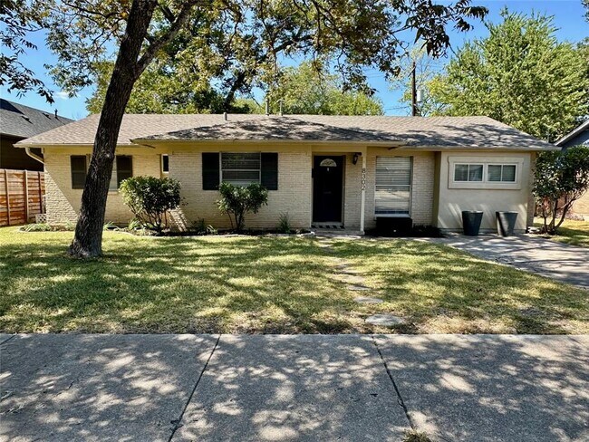 Primary Photo - 8302 Briarwood Ln