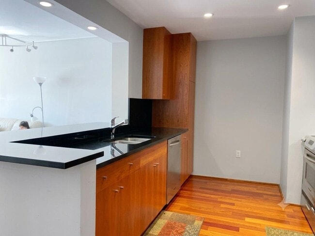 Building Photo - 3207 City Pl