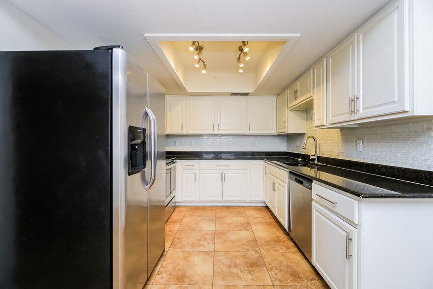 Building Photo - 2520 E Javelina Ave